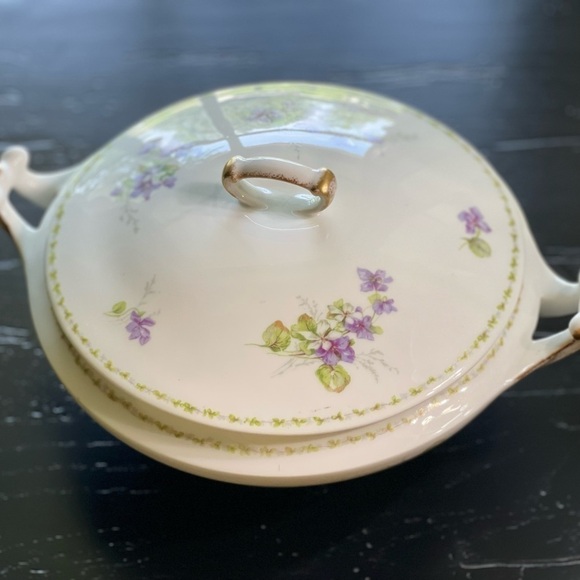 VINTAGE, B&T LIMOGES FRANCE, ROUND SERVING BOWL WITH LID. - Picture 4 of 16